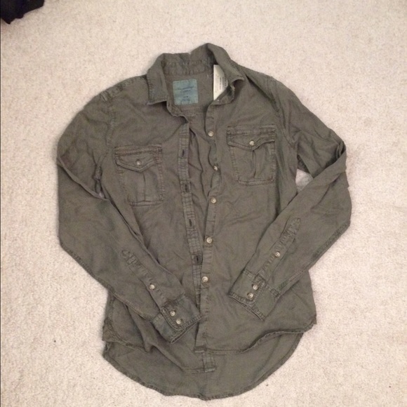 American eagle button down. NWT