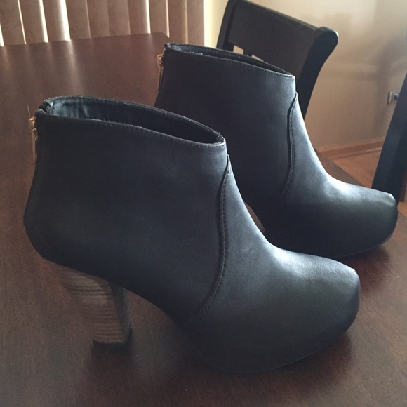 Steve Madden Shoes - Steve Madden Repel Bootie