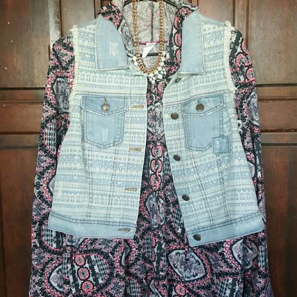 Forever 21 Distressed Aztec Light Wash Vest NWOT