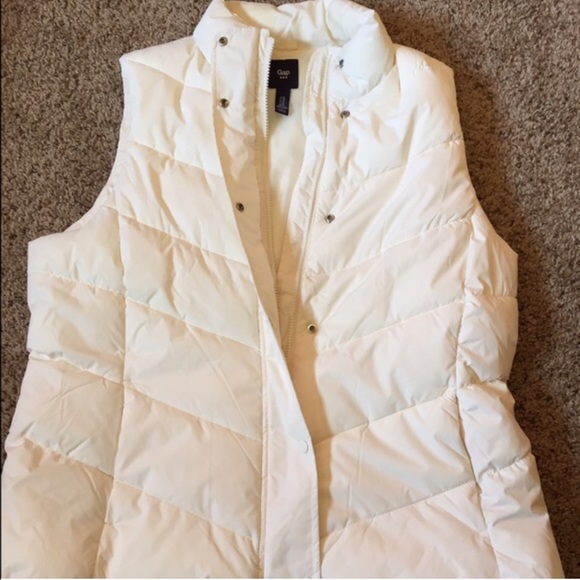 White Gap Puffer Vest- Perfect for Fall!