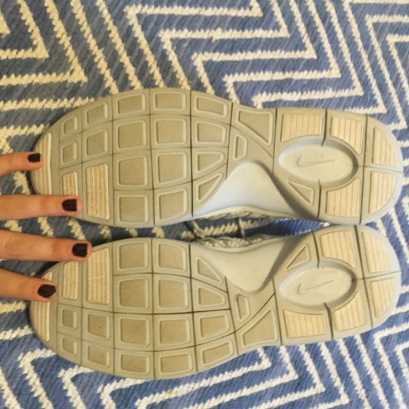 Nike - Picture 2 of 4