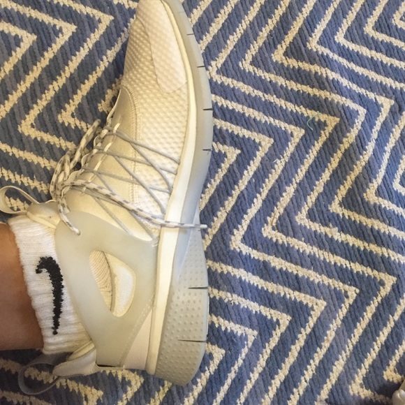 Nike - Picture 3 of 4