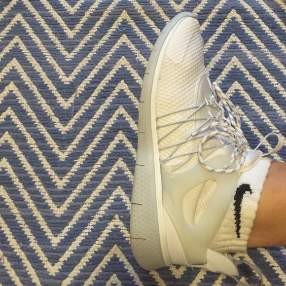 Nike - Picture 4 of 4