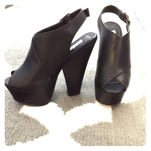 Steve Madden black galleria platform wedge sandals