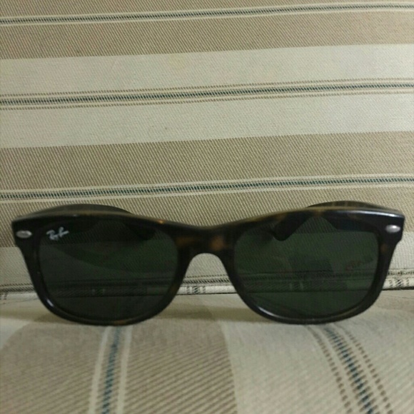 Tortoise Shell Wayfarer Raybans with Case🕶