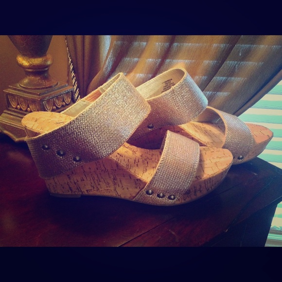 Lucky Brand Wedge Sandal Size 7