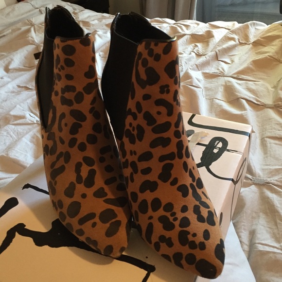 Dolce Vita leopard booties size 8