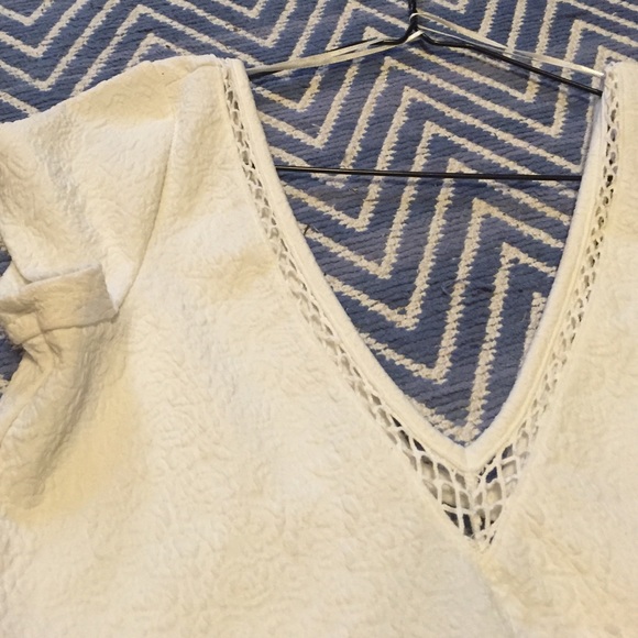 While peplum top - Picture 2 of 4