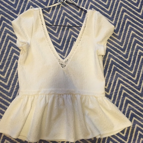 While peplum top - Picture 4 of 4