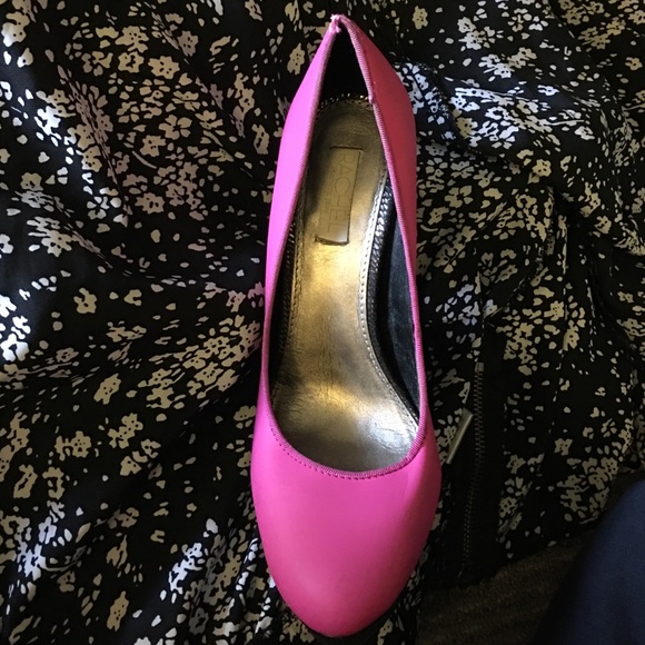 Pumps! - Picture 4 of 4