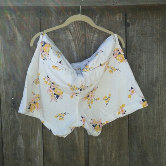 Flower Child Shorts - Picture 2 of 4