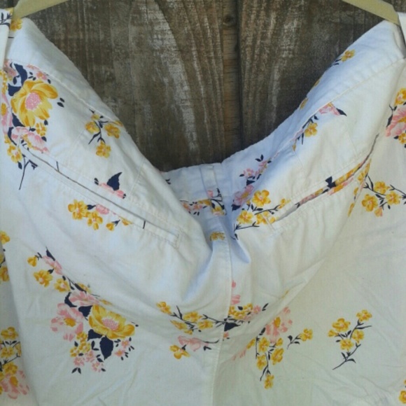 Flower Child Shorts - Picture 3 of 4