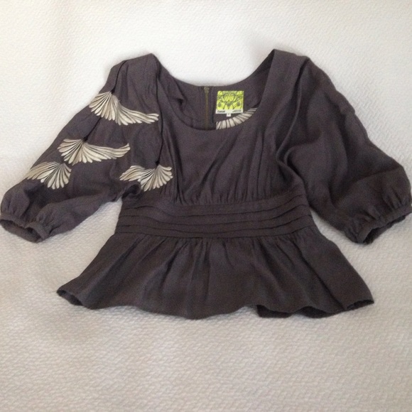 Grey blouse with white stitched flowers