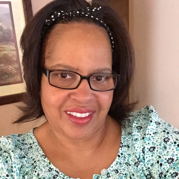 Meet your Posher, Alison - Picture 2 of 4