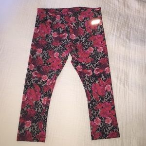Lorna Jane 7/8 Tights in floral lace print