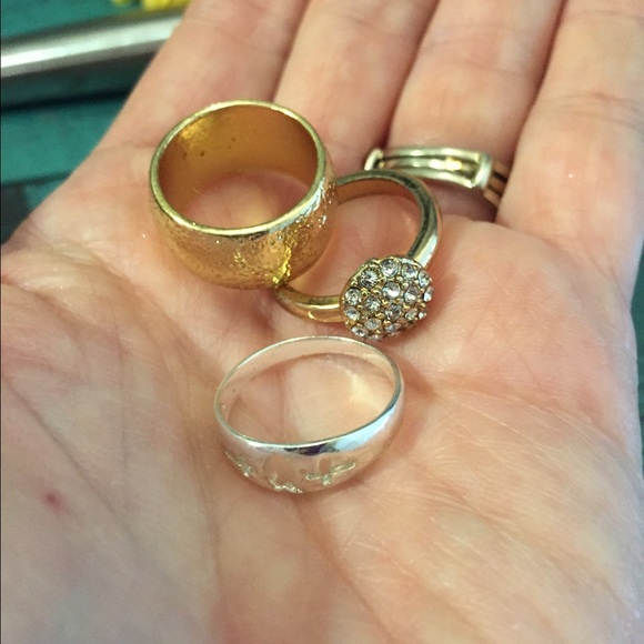 Jewelry - ❌Final Price❌3 Ring Bundle of Costume Jewlery SZ 6