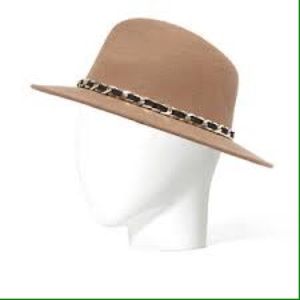Zara Beige Felt Hat with A Chain