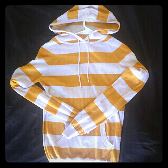 Cute striped longsleeve sweatershirt w/hoodie
