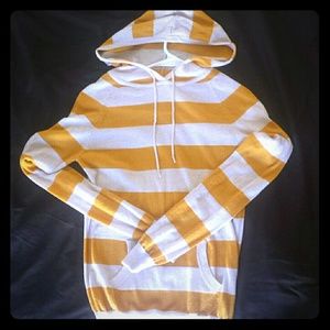 Cute striped longsleeve sweatershirt w/hoodie
