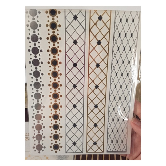 Metallic tattoos - Picture 3 of 3