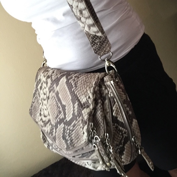 Henri Bendel - SHOW Stopper!