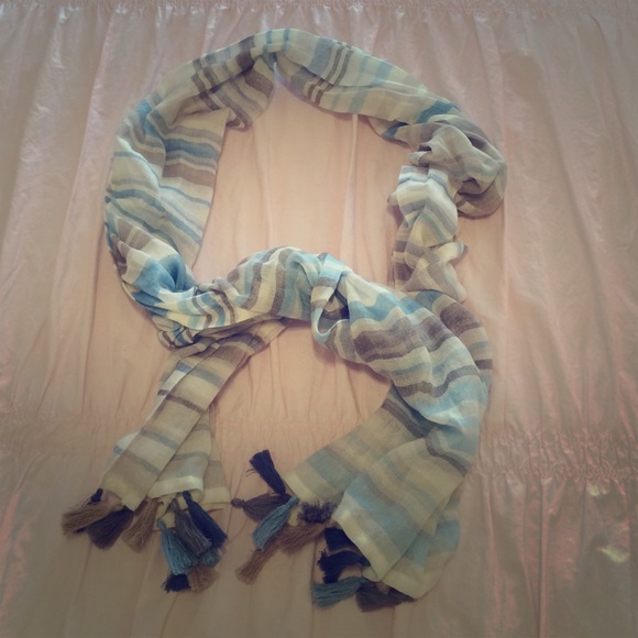 Blue/ grey white scarf