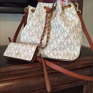 Michael Kors Frankie Bag Vanilla and Luggage