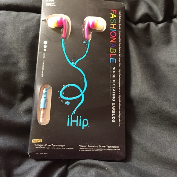 Earphones / earbuds