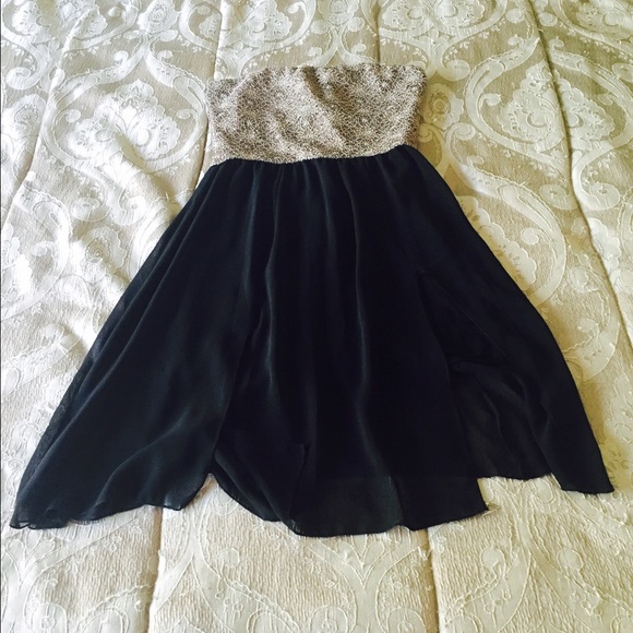 Short Windsor black Windsor prom/homecoming dress