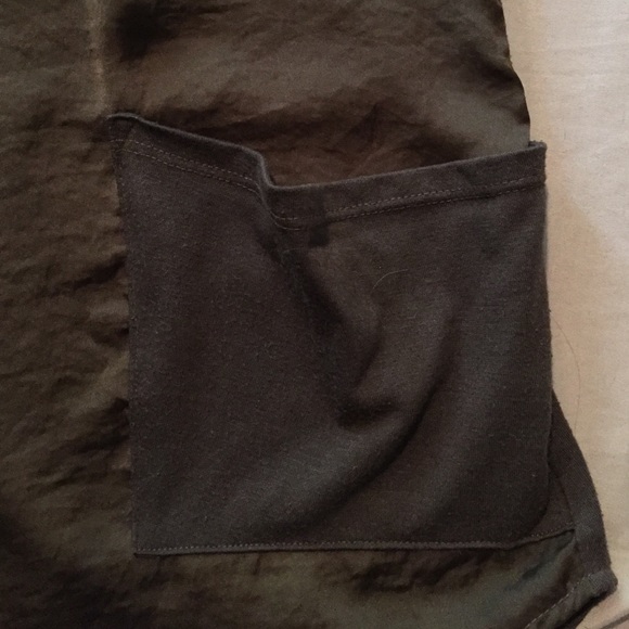Sold Locally * Comfortable dark green blouse - Picture 4 of 4