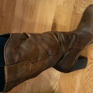 Boots never worn in box