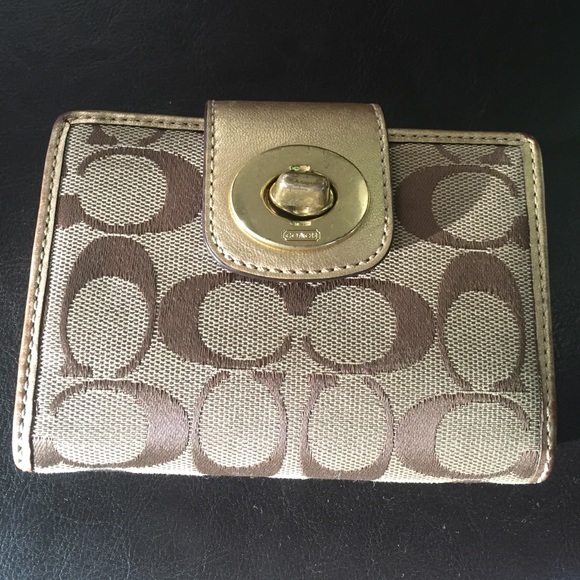 💕Closet sale! Everything must go! 💕Coach wallet