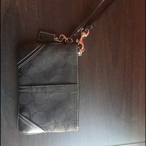 Coach Wristlet-black