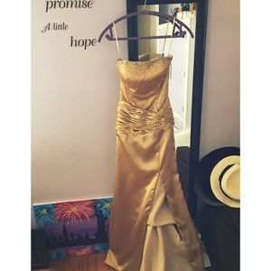 💋SALE💋Elegant Boutique Gown. Must Have!