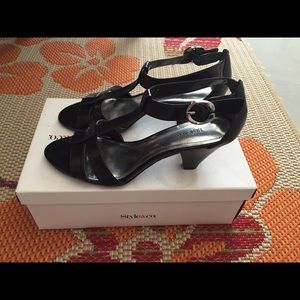 Leather black sandals like new!