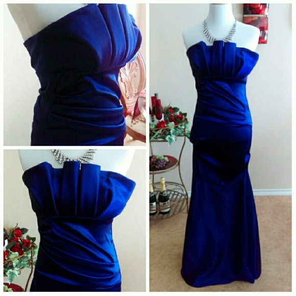 SOLD on Merc. VTG Gown Bundle - Picture 4 of 4