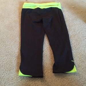 Under armor crop spandex