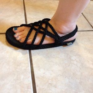 Sandals. Gurkees