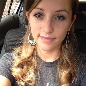Meet your Posher, Alexis