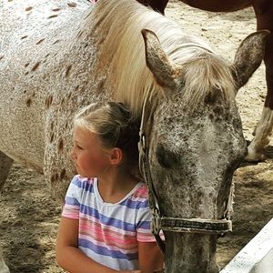 Meet your Posher, Meredith