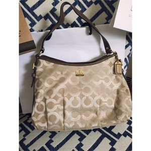 🛍Saturday Sale!!🛍Adorable mini Coach bag!