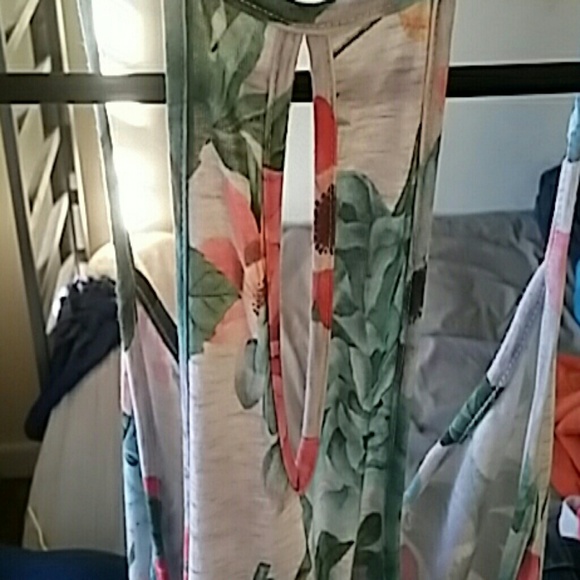 Cute a** floral dress ?? - Picture 2 of 2