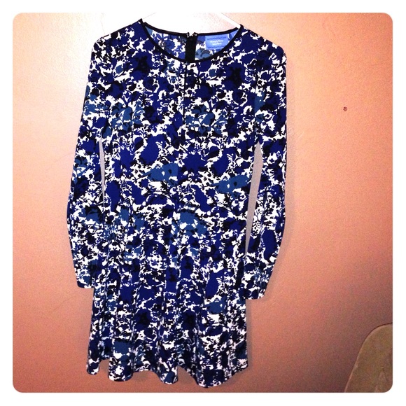 A dress with long sleeves and floral pattern