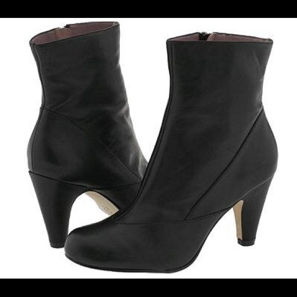 Taryn Rose Siren Crinkle Patent Size 8 NIB Boots