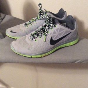 Nike Free 5.0 tennis shoes