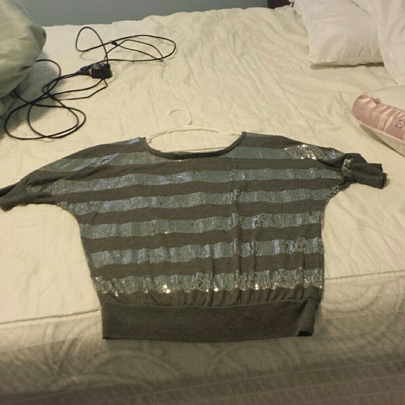 Gray and silver top - Picture 1 of 3