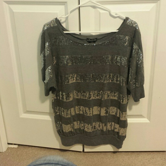 Gray and silver top - Picture 3 of 3