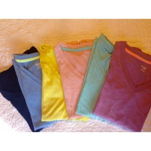 5 v-neck and 1 round neck short sleeved tees