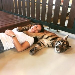 Meet your Posher, Claire