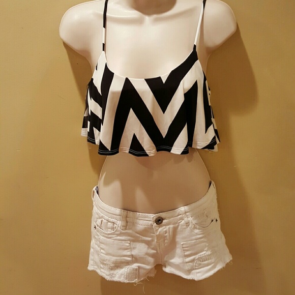 Black and white crop top! Too cute to pass up!! - Picture 1 of 2